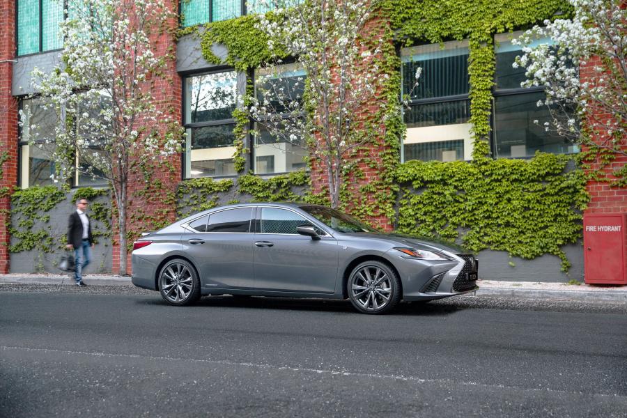  Lexus ES300h F-Sport 2019 года  (AU) (фото 6 из 12)